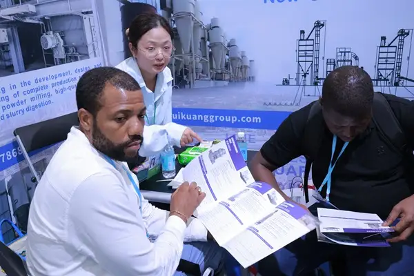 Cronus Machinery Technical Staff Introducing CRRM Raymond Mill to Indian Customer